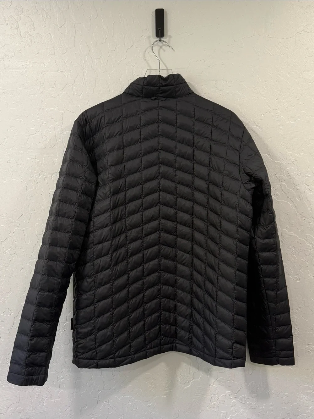 The North Face NWOT Mens Thermoball Full Zip Size L
